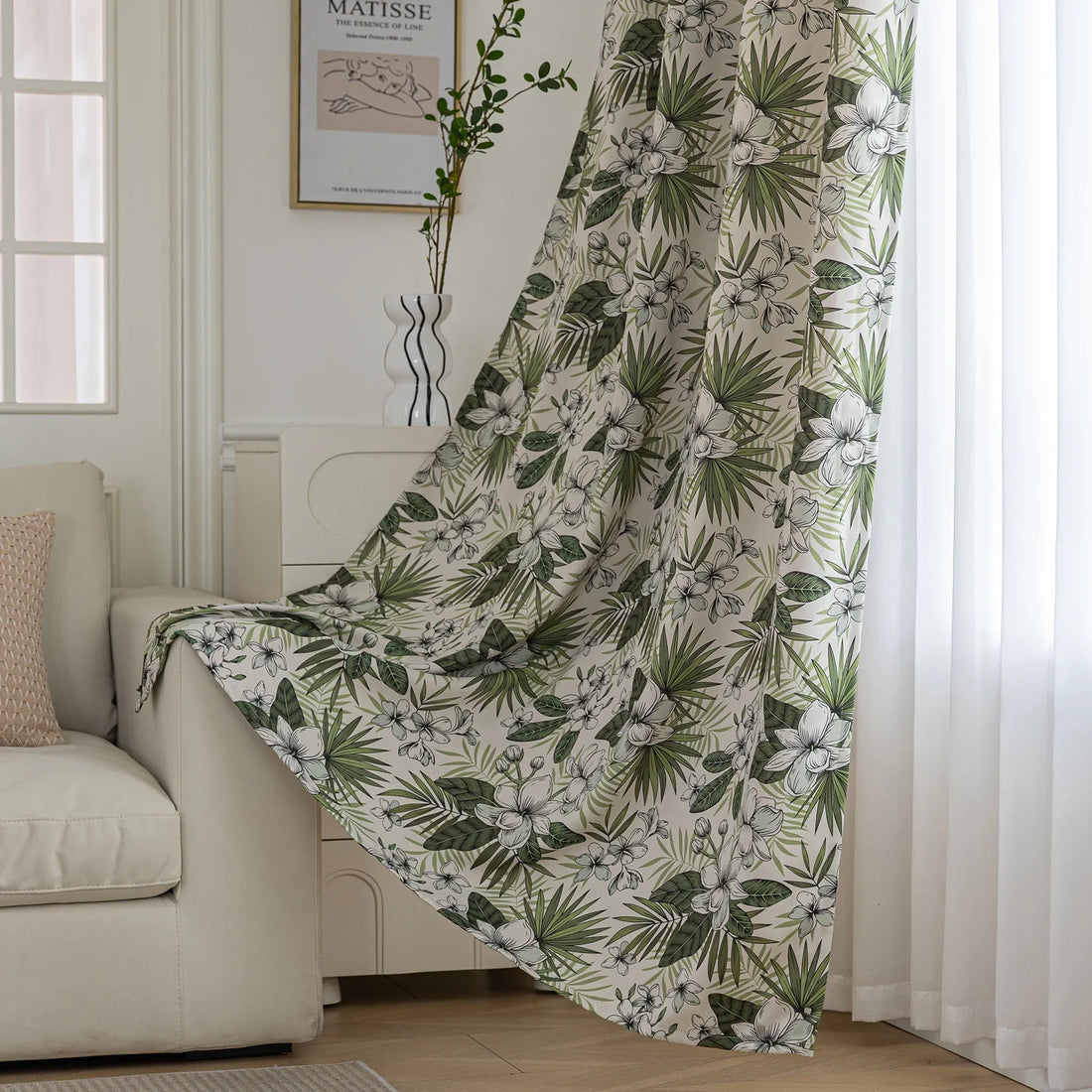 Tropical leaf and white hibiscus flower blackout curtain with lush green foliage design, ideal for bringing a refreshing botanical vibe to your space while blocking sunlight and enhancing privacy.