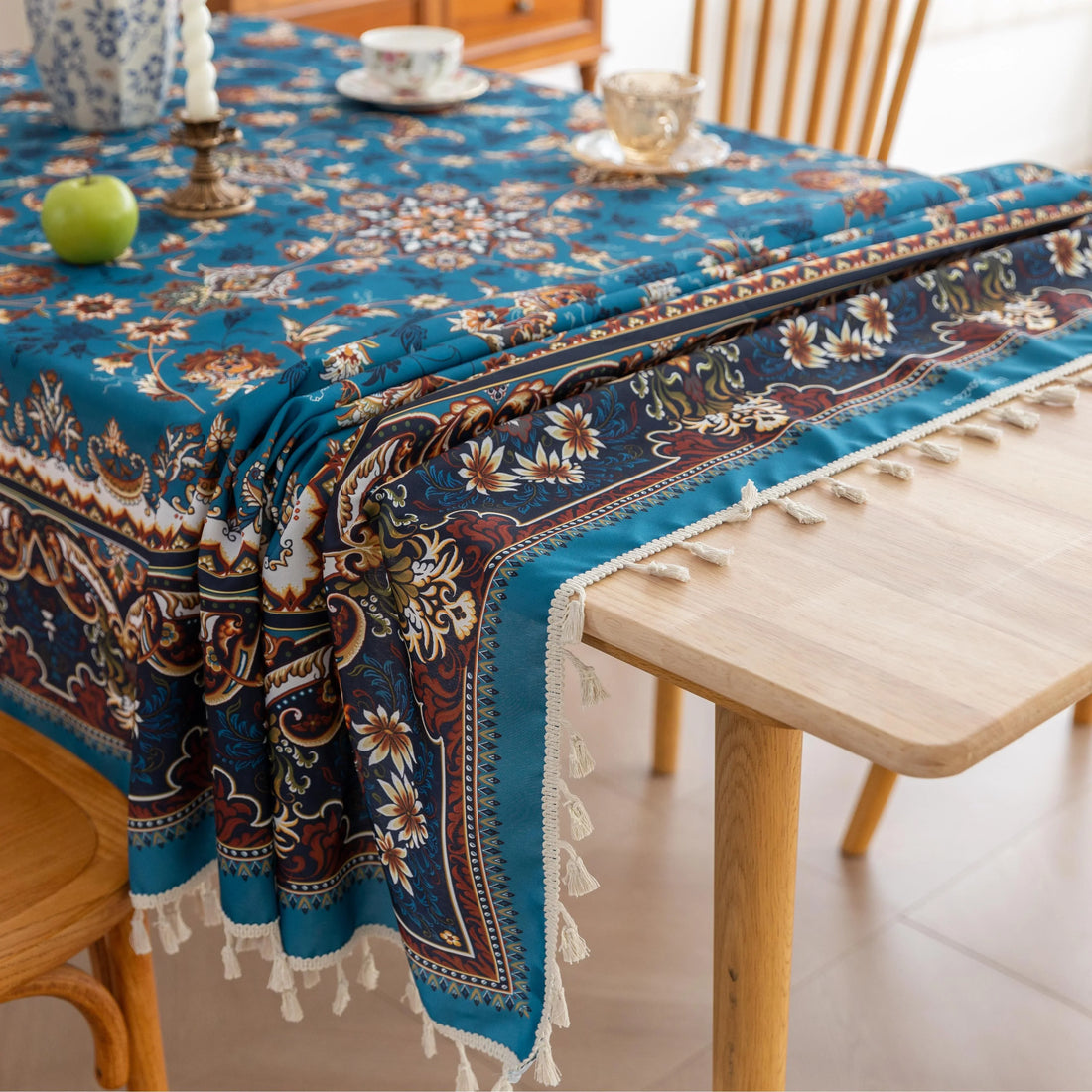 Add elegance to your dining with this floral tassel tablecloth. Perfect for everyday meals, parties, and festive décor with a stylish vintage touch.