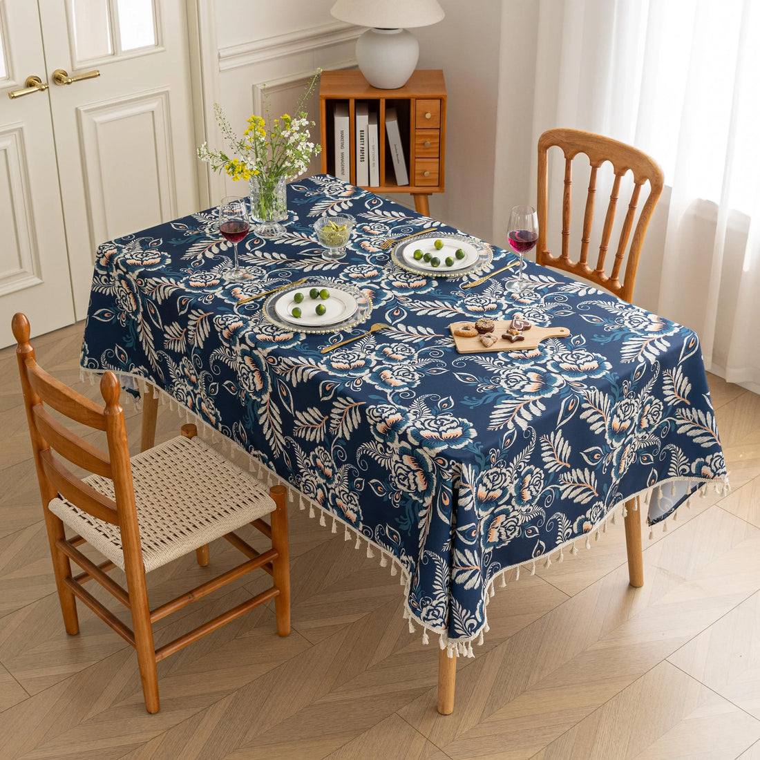 Elegant Floral RectangleTablecloth – Enhance your dining space with this stylish round tablecloth featuring a deep navy blue background adorned with delicate white and beige floral patterns. Accented with charming white tassels along the edge, it brings a refined yet cozy touch to your table décor. Perfect for everyday meals, afternoon tea, or special gatherings, this durable and decorative tablecloth suits both modern and classic interiors.

